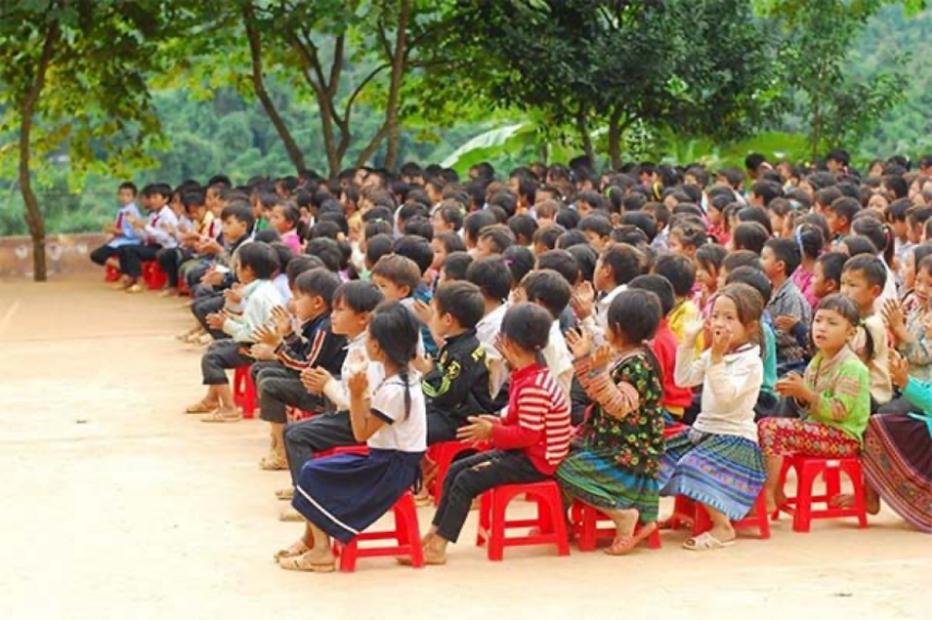 ベトナムの山岳地帯でのボランティア活動の様子
